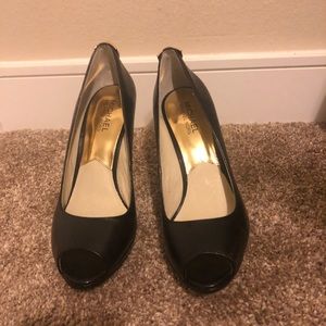 Michael kors 8.5 worn once